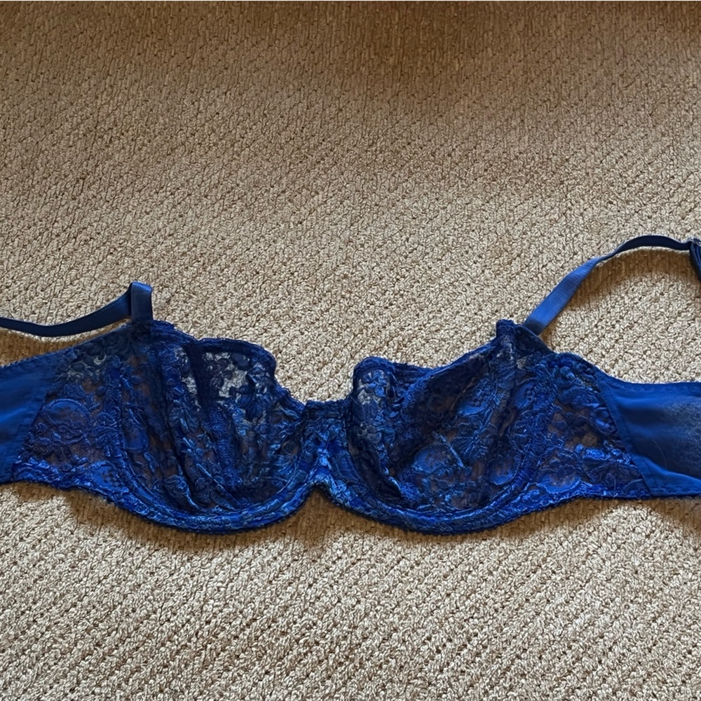 Blue lace bra no padding